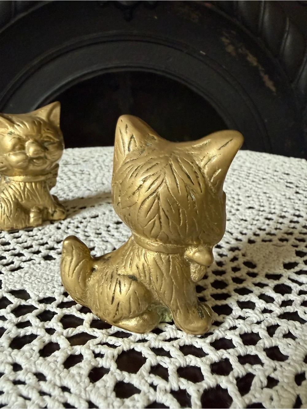 Vintage Brass Cat Figurine Pair - Decorative Pet Accents
